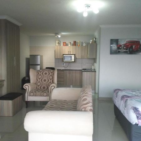 Thatch View Hartbeespoort Bagian luar foto