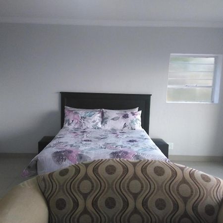 Thatch View Hartbeespoort Bagian luar foto