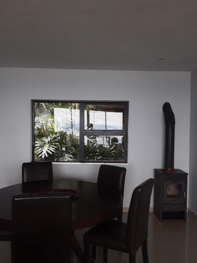 Thatch View Hartbeespoort Bagian luar foto